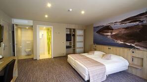 1 Schlafzimmer, Allergikerbettwaren, Schreibtisch
