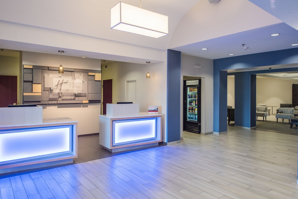 Lobby, Holiday Inn Express Hotel & Suites Burlington, an IHG Hotel