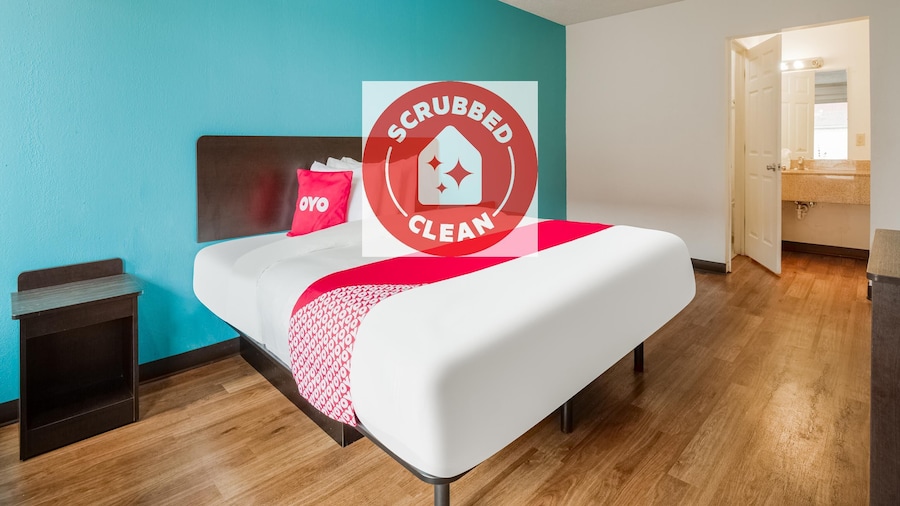 OYO Hotel St. Louis Lambert Airport