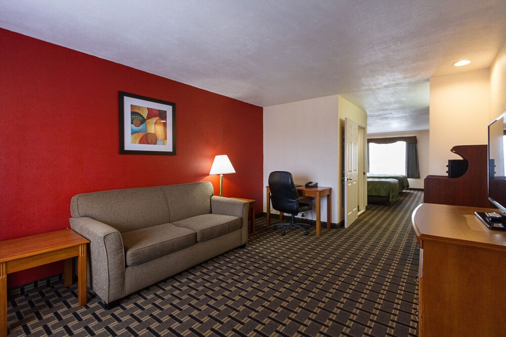 Room Photo 7776576 Hotel Quality Inn Suites Huntington Beach