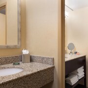 hotels in nashua nh with jacuzzi in room