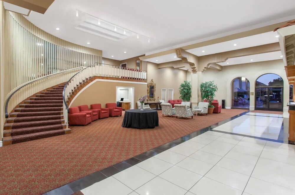 Ramada by Wyndham Fresno North