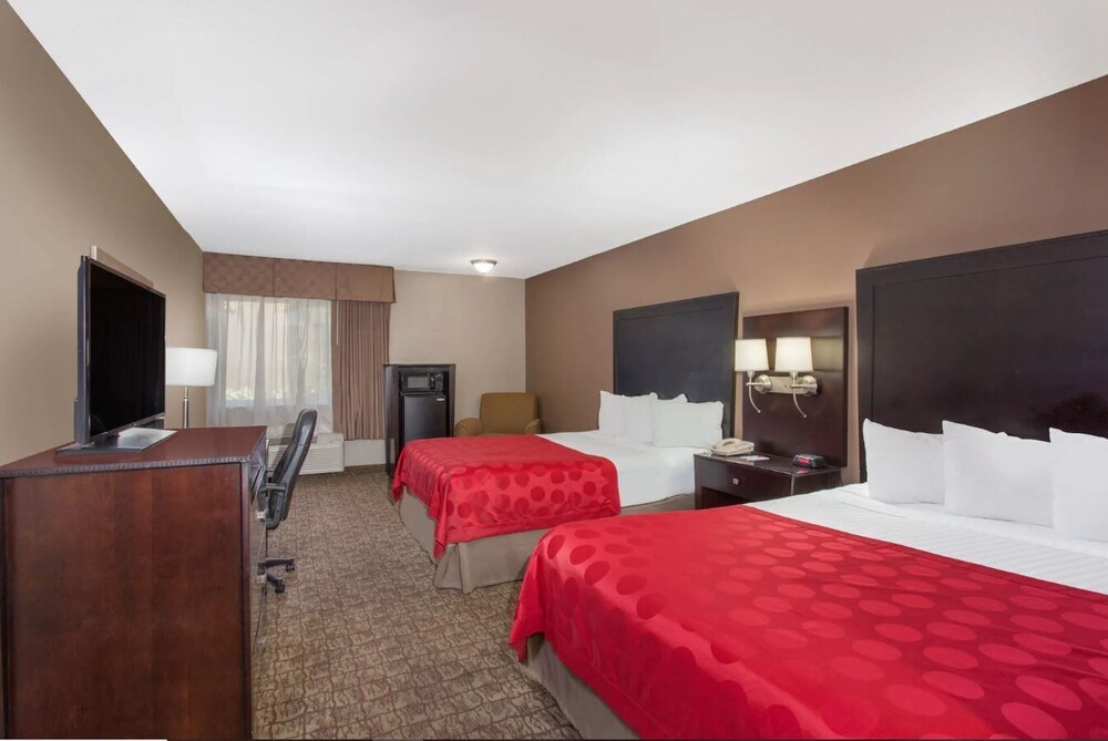 Ramada by Wyndham Fresno North