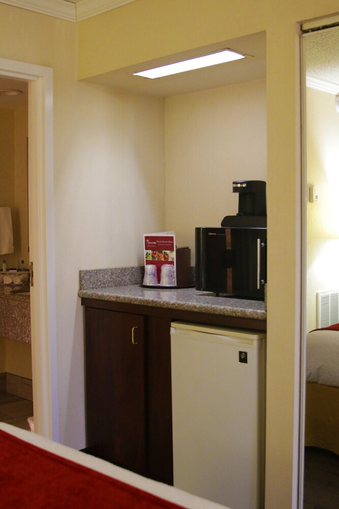 Best Western Plus Galleria Inn & Suites