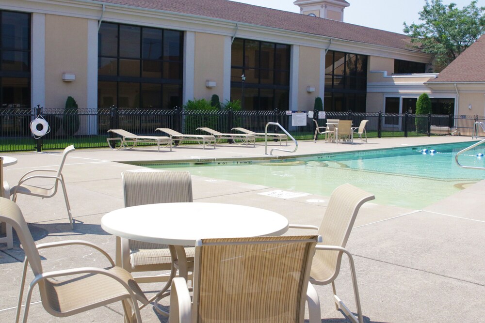 Best Western Plus Galleria Inn & Suites