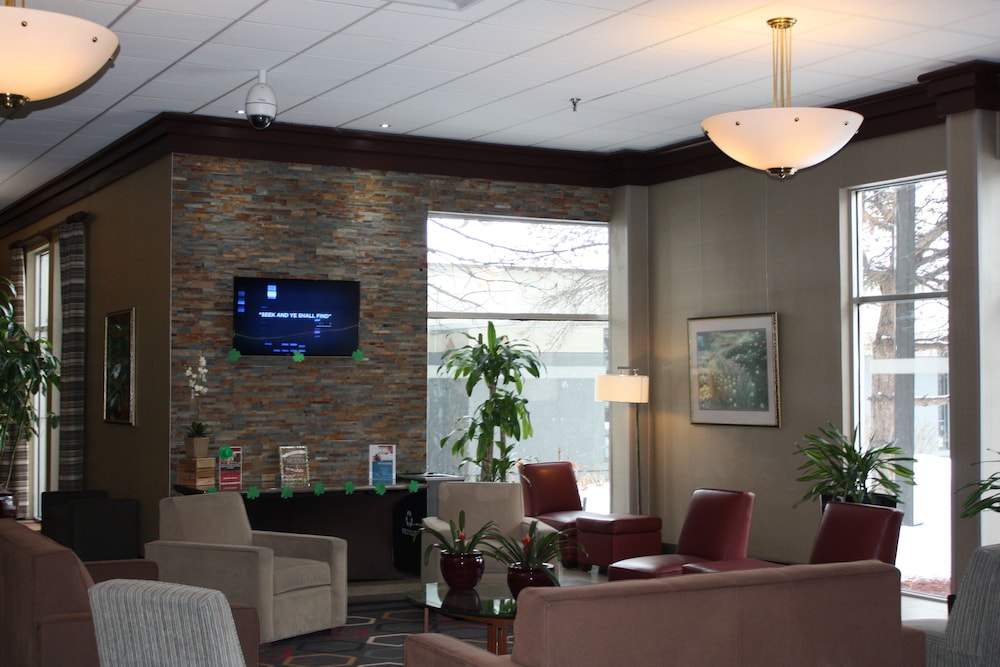 Lobby sitting area, Four Points by Sheraton Chicago O'Hare Airport