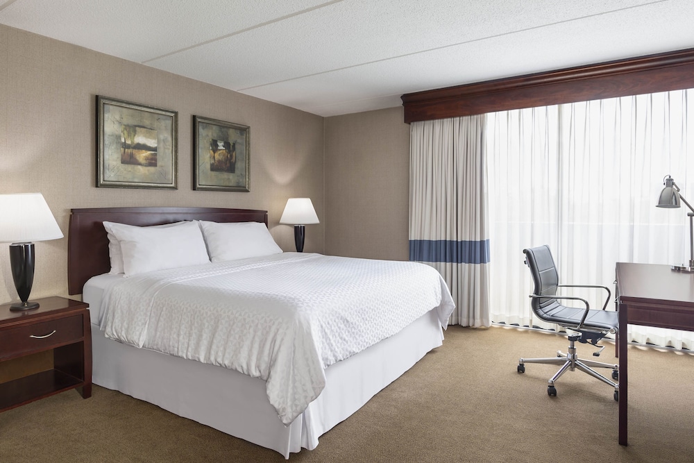 Room, Four Points by Sheraton Chicago O'Hare Airport