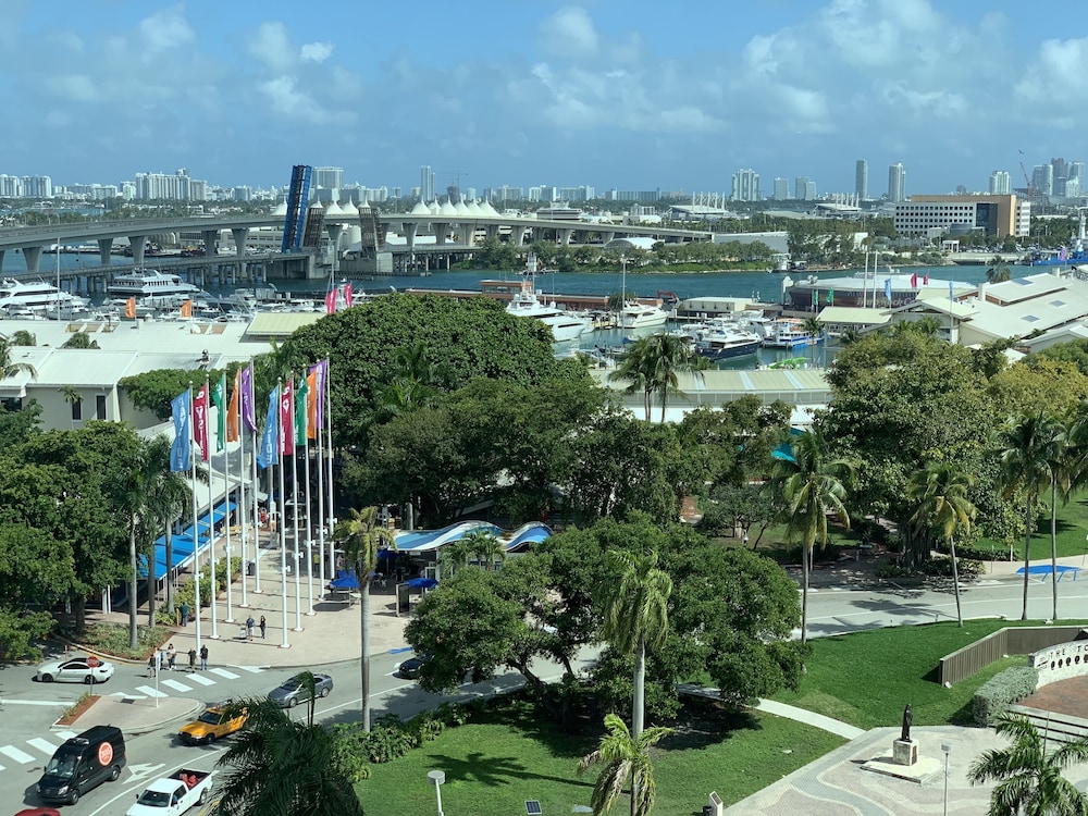 Holiday Inn Port of Miami - Downtown, an IHG Hotel