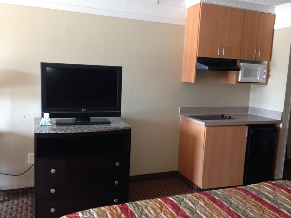 Travelodge by Wyndham Hinesville