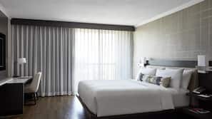 Premium bedding, in-room safe, desk, blackout drapes