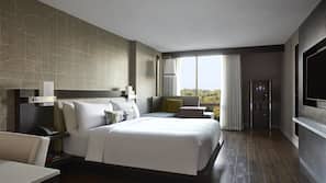 Premium bedding, in-room safe, desk, blackout drapes