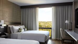 Premium bedding, in-room safe, desk, blackout drapes