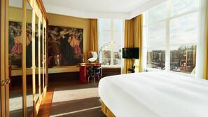 Hypo-allergenic bedding, free minibar items, in-room safe, desk