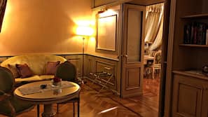 Minibar, Zimmersafe, kostenloses WLAN, Bettwäsche