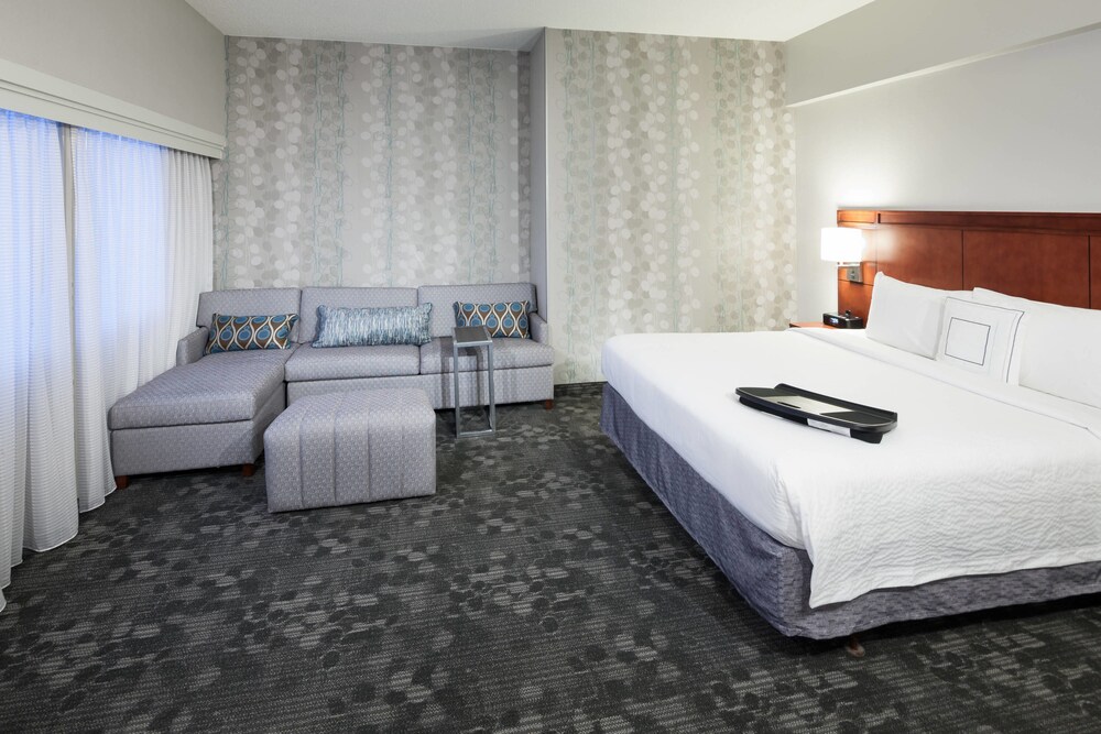 Courtyard by Marriott Alexandria Old Town/Southwest