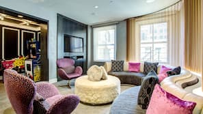 Premium bedding, pillowtop beds, minibar, in-room safe