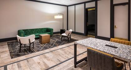 DoubleTree by Hilton Newark Penn Station