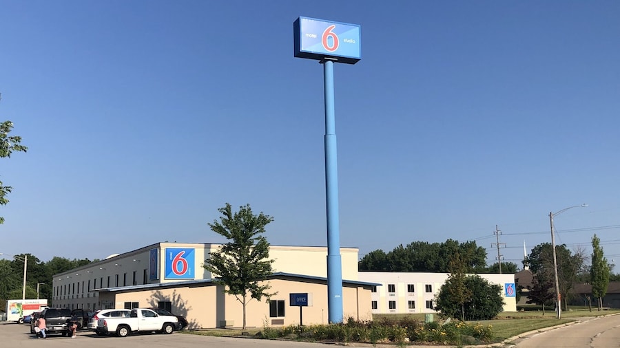 Motel 6 Peoria, IL