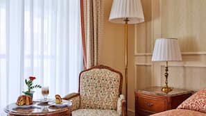 Hypoallergeen beddengoed, een minibar, een kluis op de kamer, een bureau