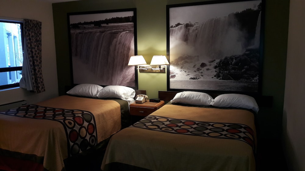 Room, Super 8 by Wyndham Niagara Falls North