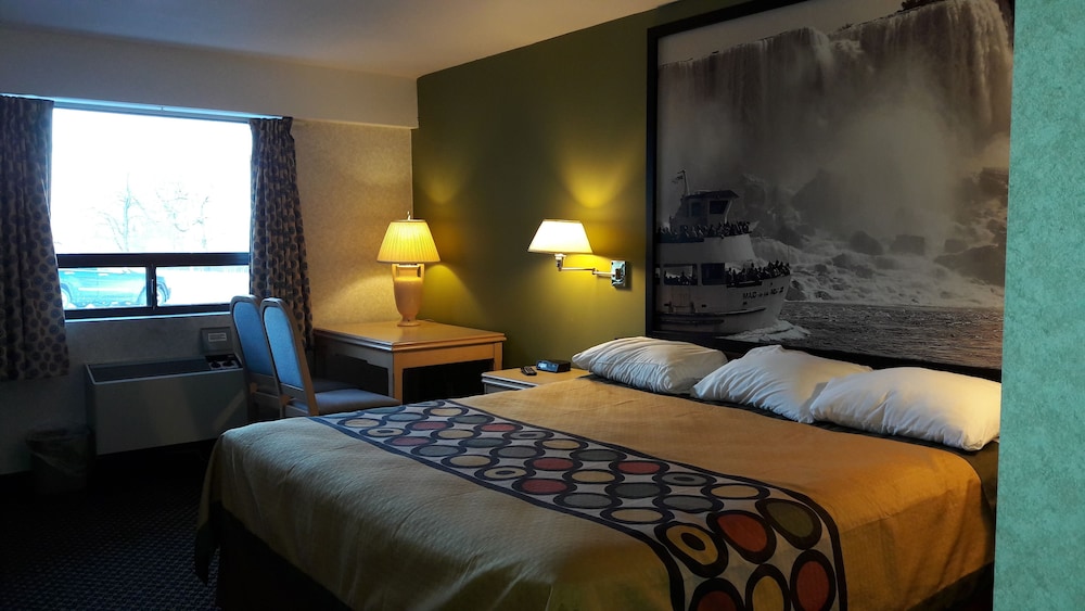 Room, Super 8 by Wyndham Niagara Falls North