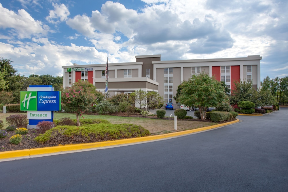 Holiday Inn Express Washington DC East Andrews AFB, an IHG Hotel in
