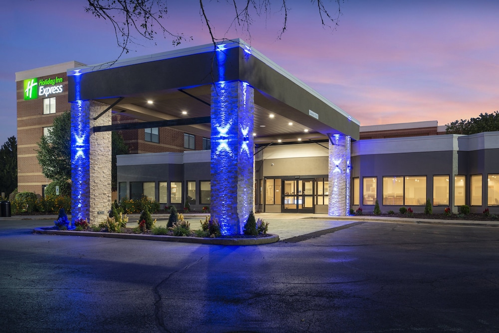 Holiday Inn Express Naperville, an IHG Hotel