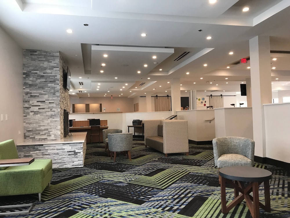 Holiday Inn Express Naperville, an IHG Hotel