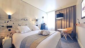 Coffre-forts dans les chambres, bureau, rideaux occultants