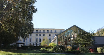Castel de Pont-à-Lesse Hotel