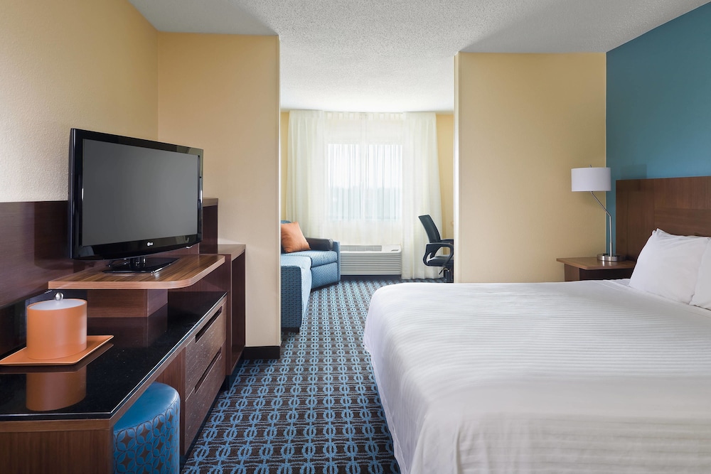 Fairfield Inn & Suites Lexington Keeneland Airport