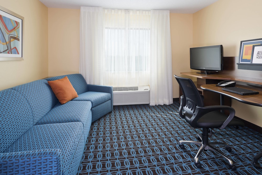 Fairfield Inn & Suites Lexington Keeneland Airport