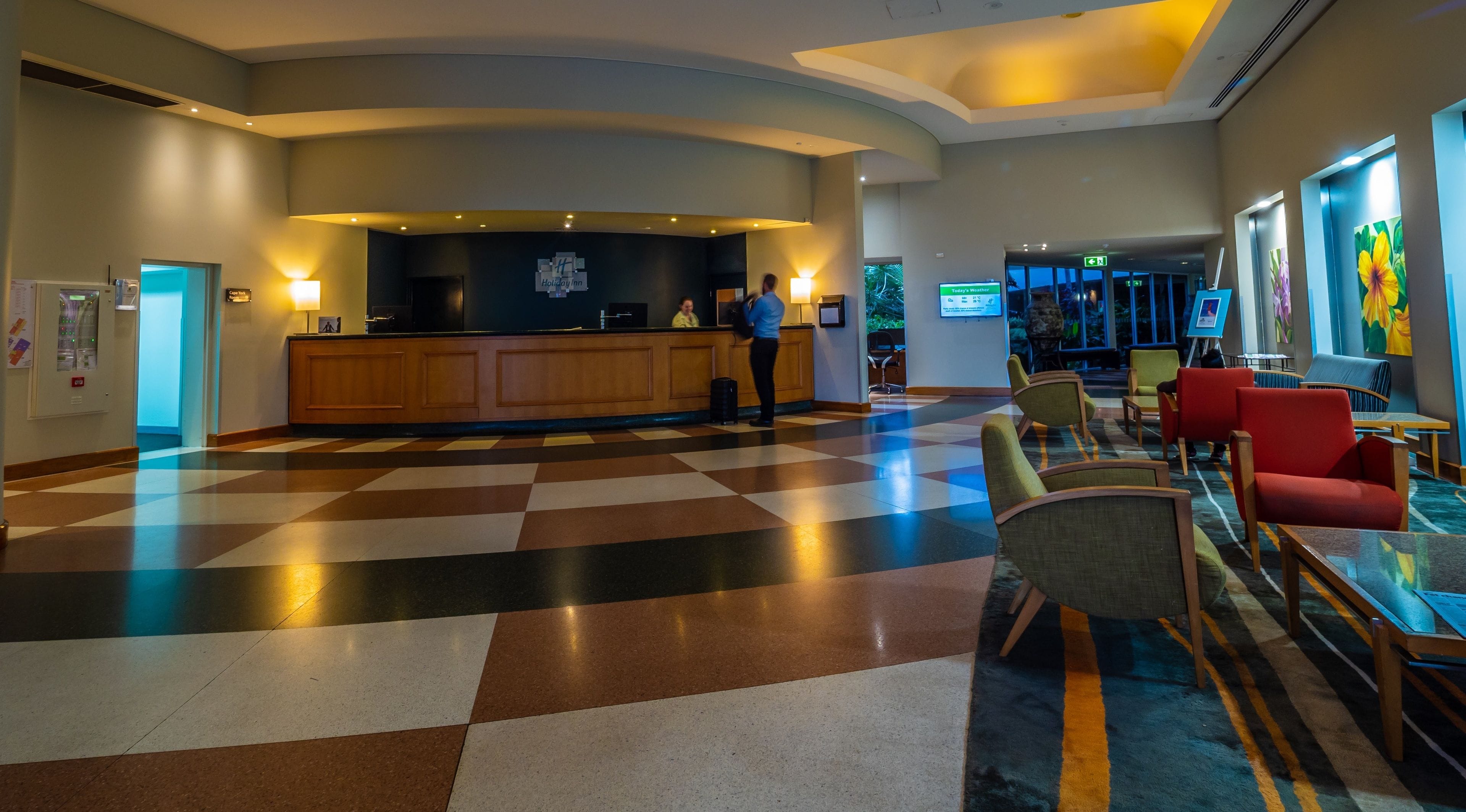 Holiday Inn Cairns Harbourside