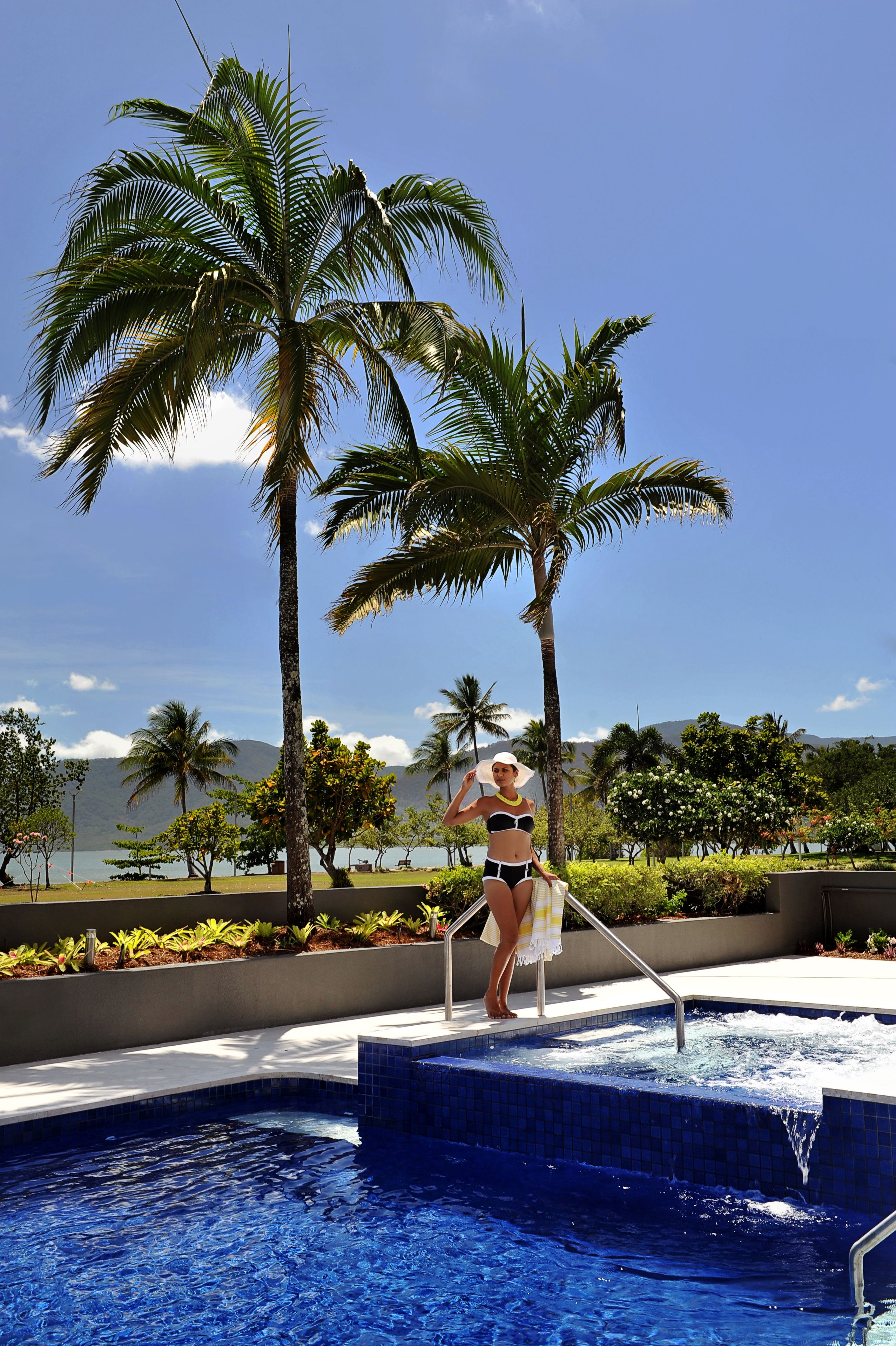 Holiday Inn Cairns Harbourside