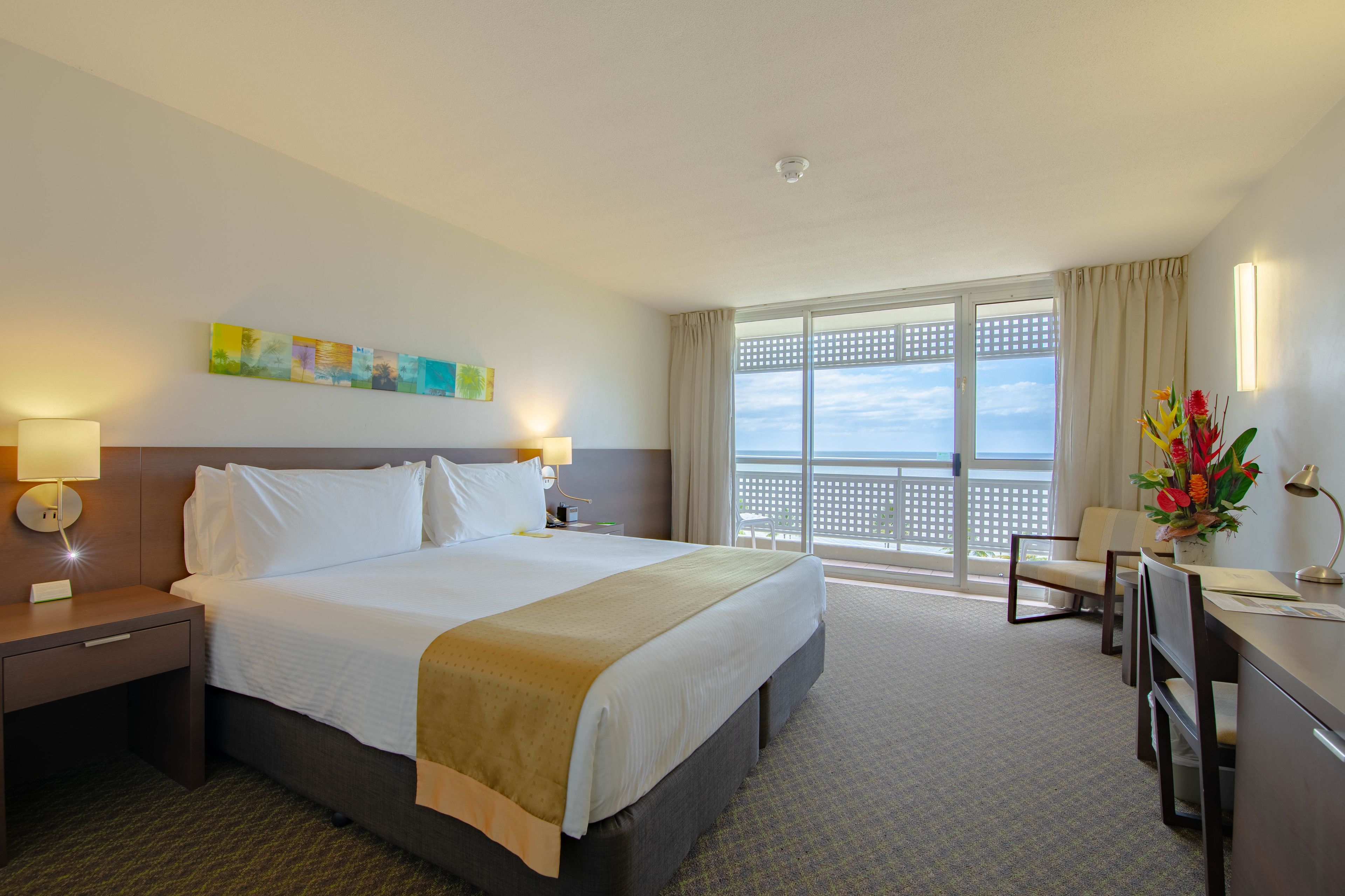 Holiday Inn Cairns Harbourside