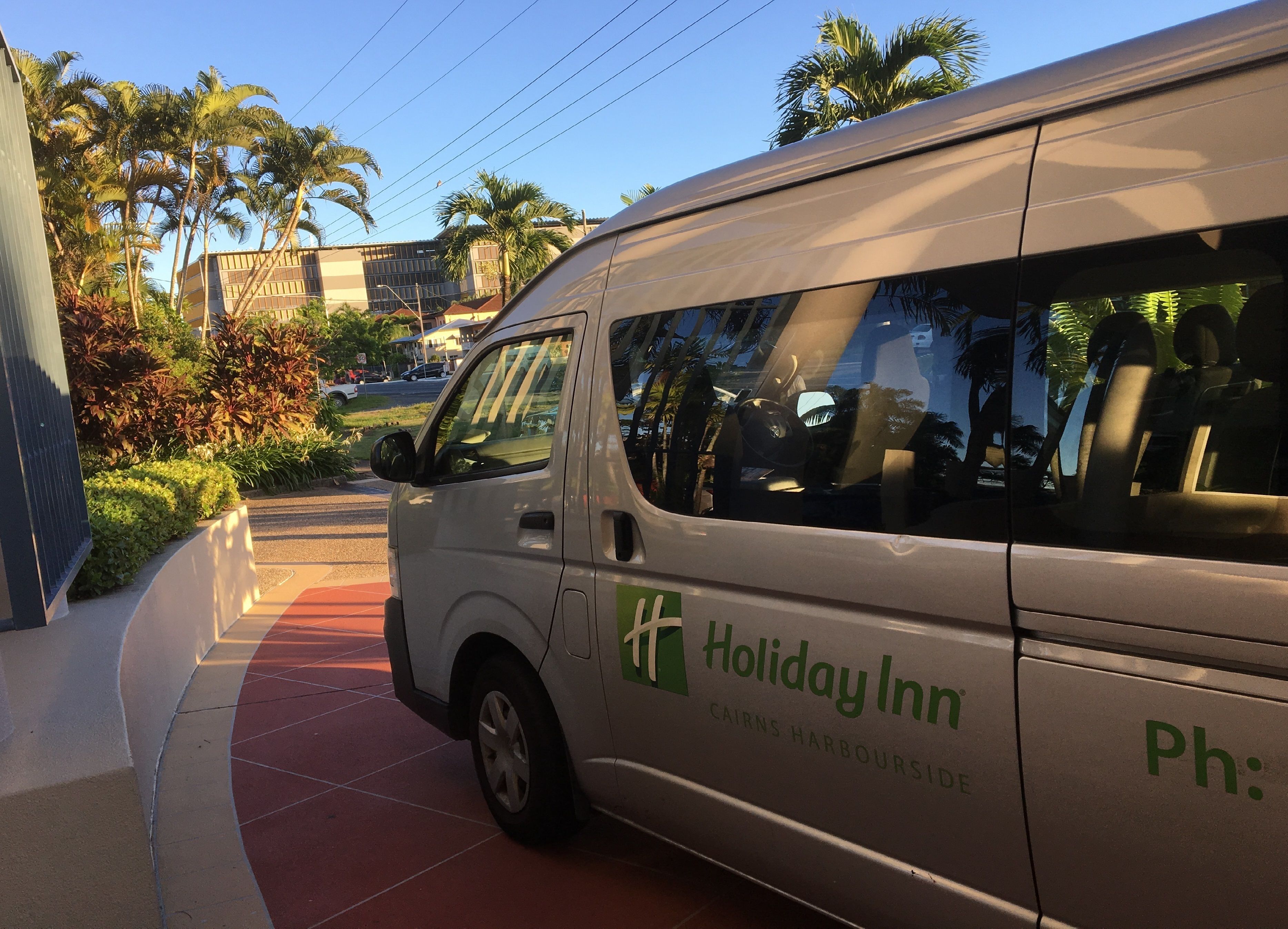 Holiday Inn Cairns Harbourside