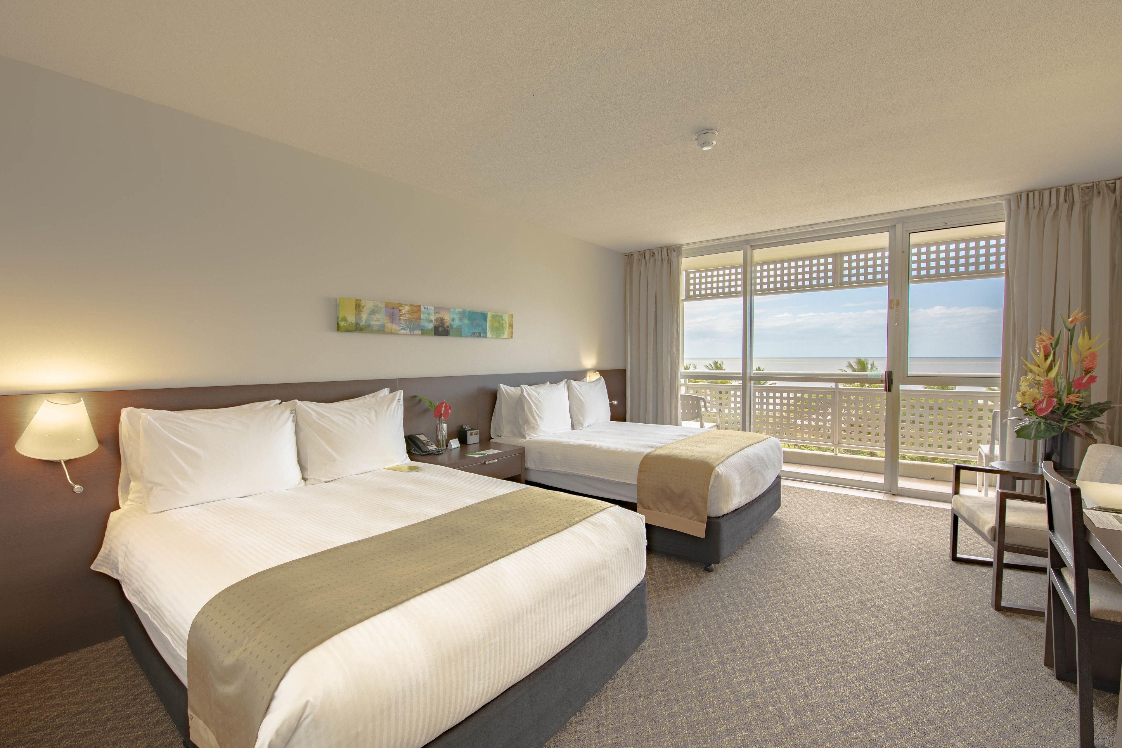 Holiday Inn Cairns Harbourside