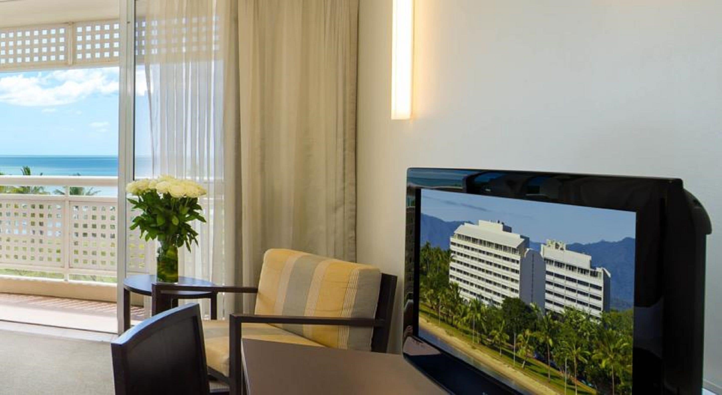 Holiday Inn Cairns Harbourside