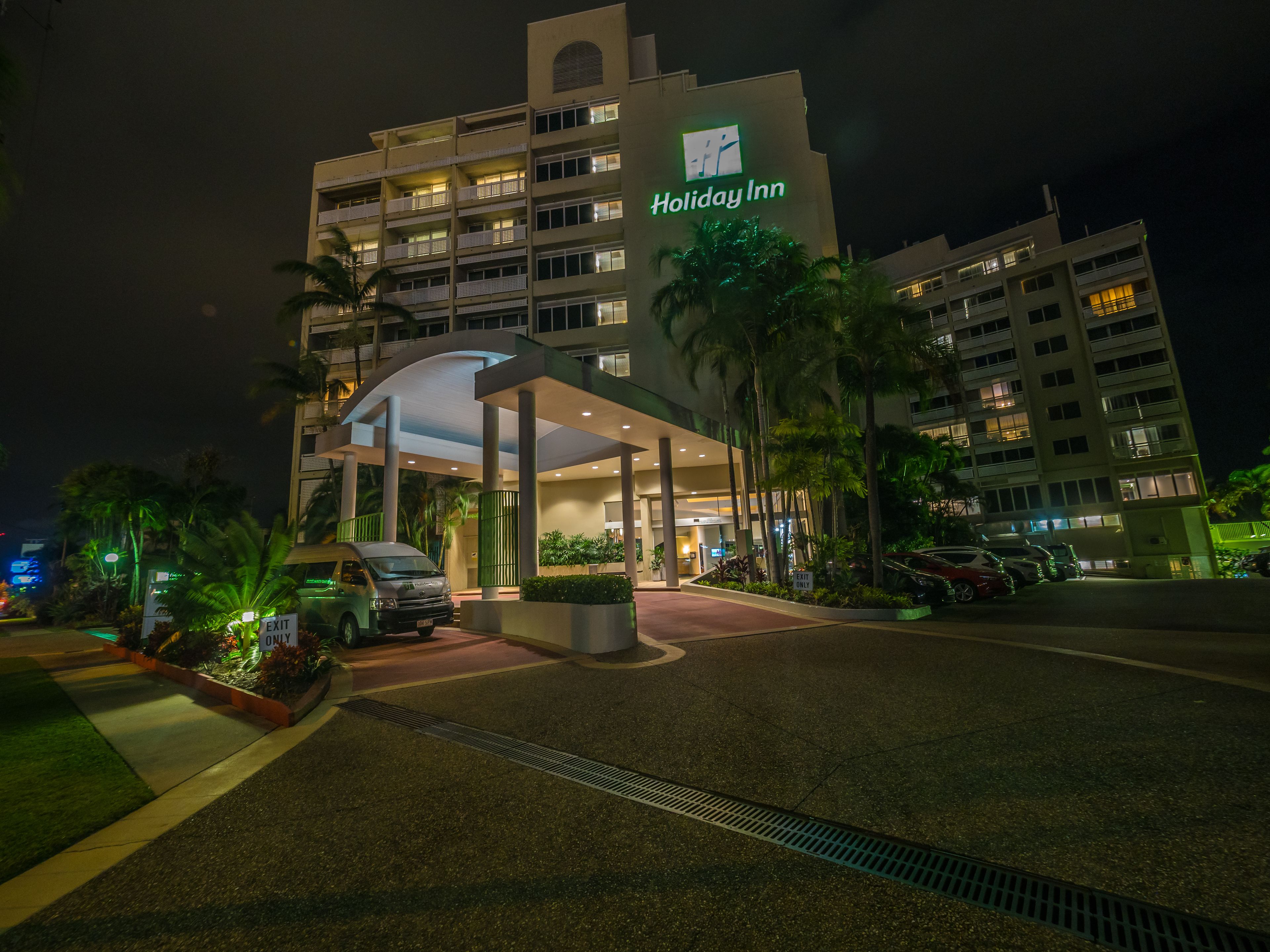 Holiday Inn Cairns Harbourside