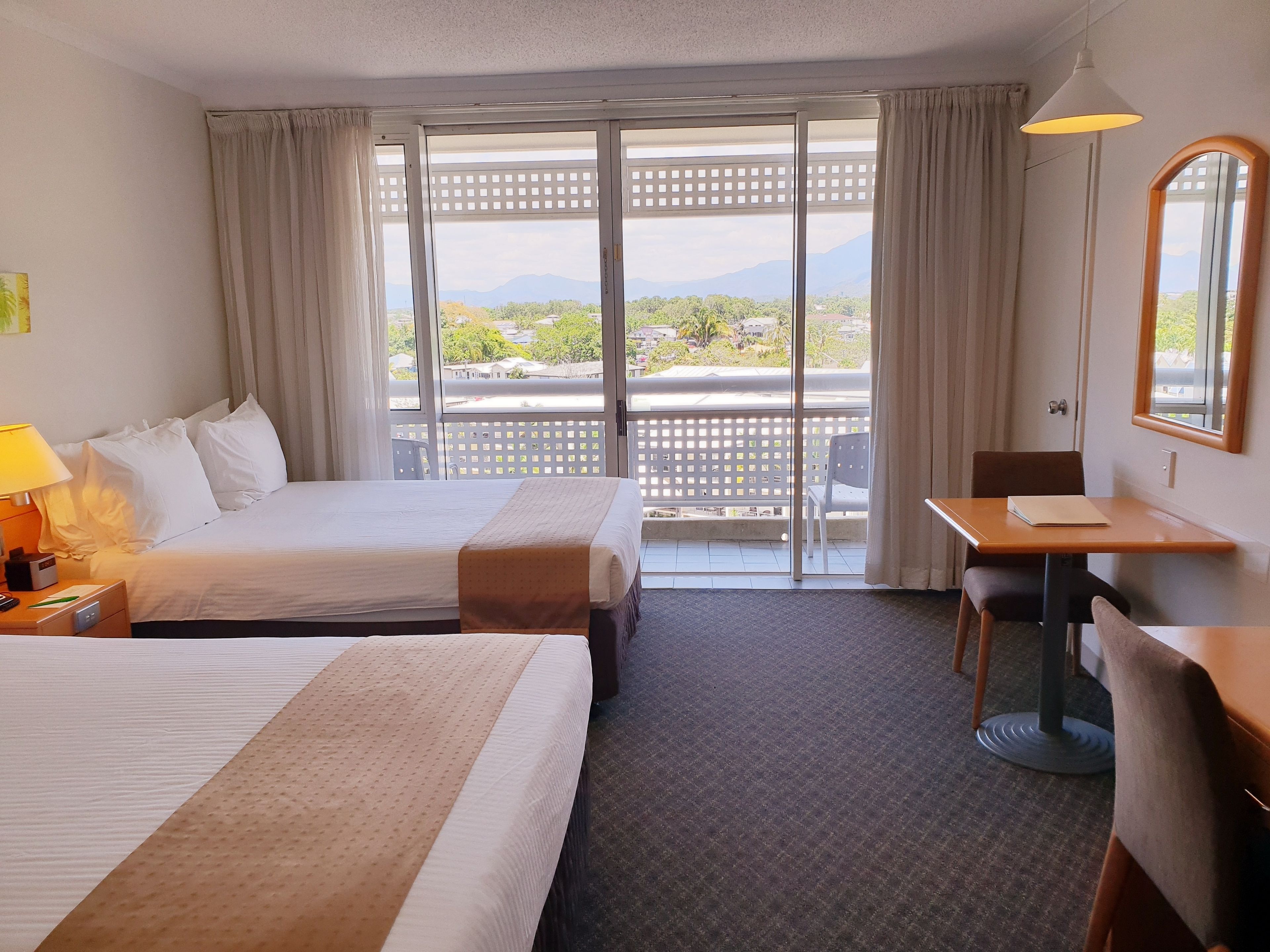 Holiday Inn Cairns Harbourside