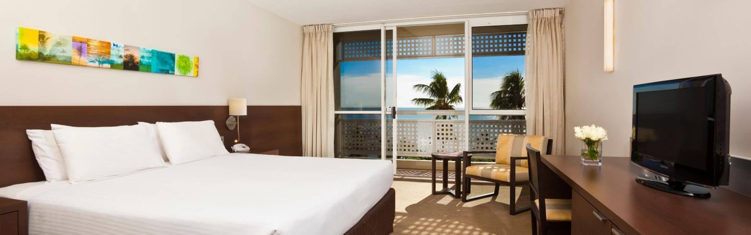 Holiday Inn Cairns Harbourside