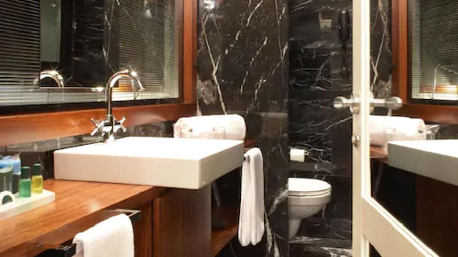 U232 Hotel