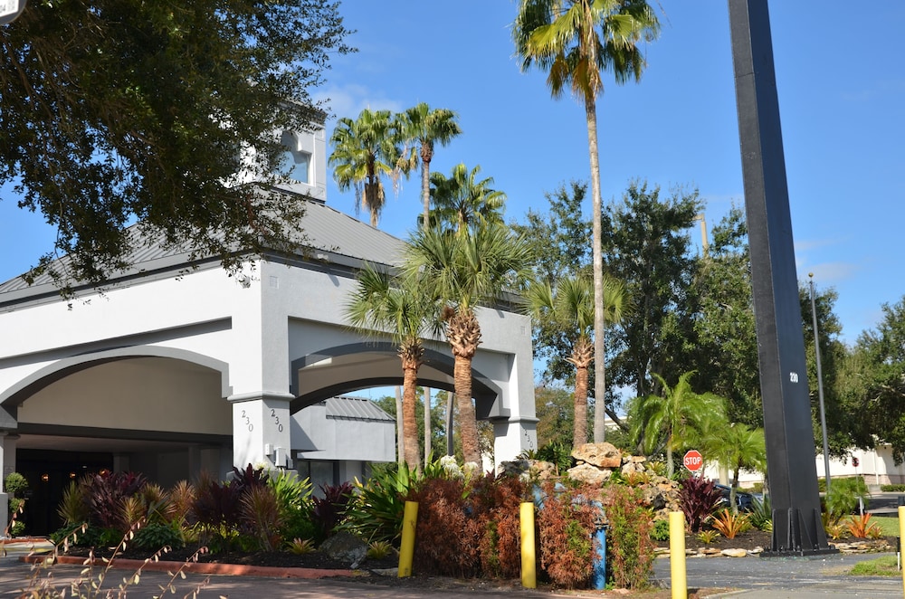 Opal Hotel & Suites