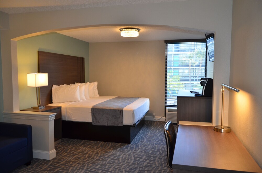 Opal Hotel & Suites