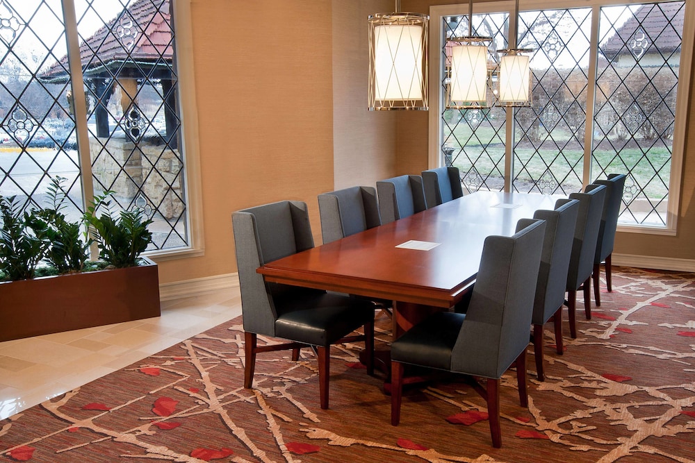 Lobby, Sheraton Westport Chalet Hotel St. Louis