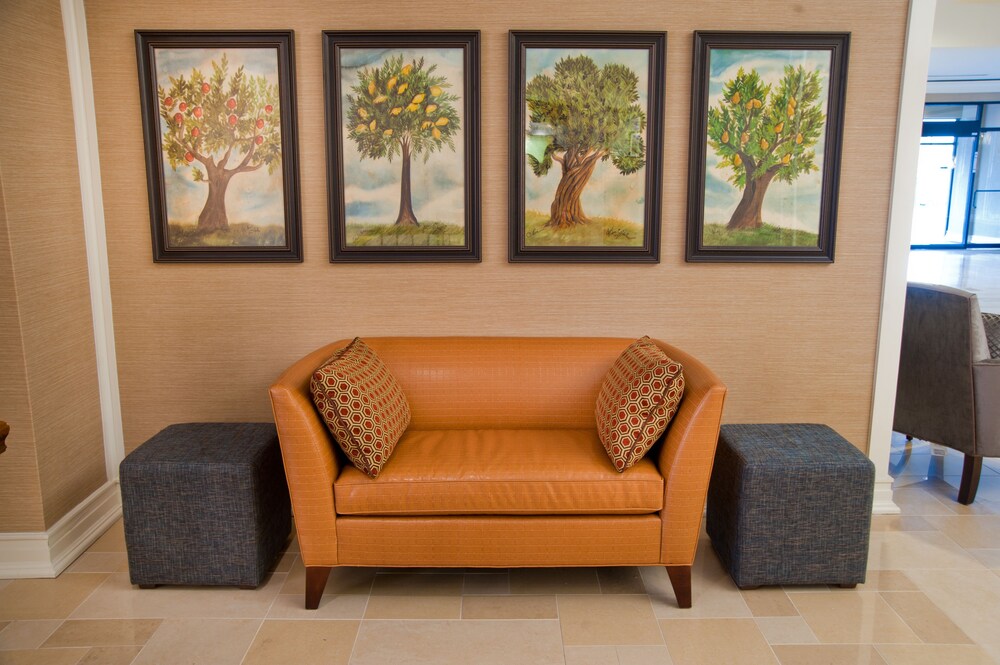 Lobby sitting area, Sheraton Westport Chalet Hotel St. Louis