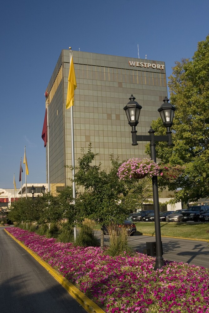 Sheraton Westport Chalet Hotel St. Louis