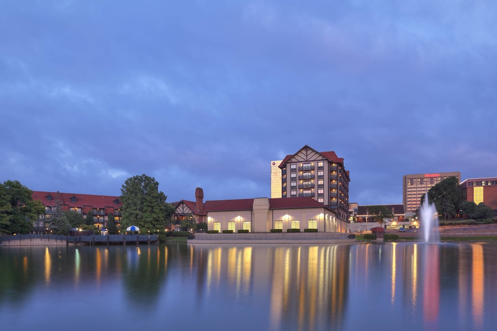 Exterior, Sheraton Westport Chalet Hotel St. Louis