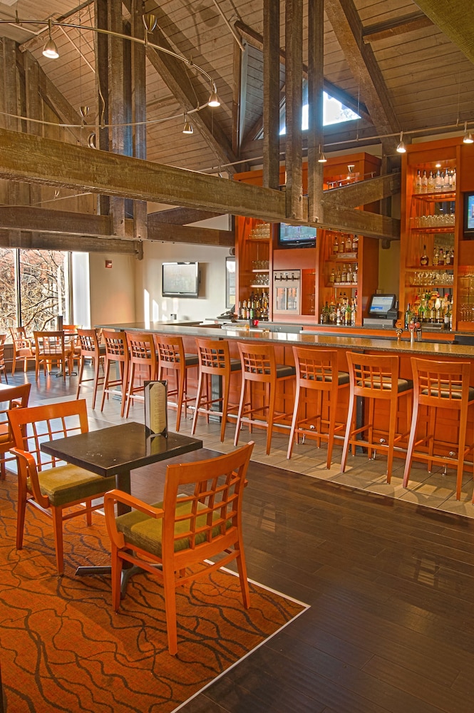 Bar (on property), Sheraton Westport Chalet Hotel St. Louis