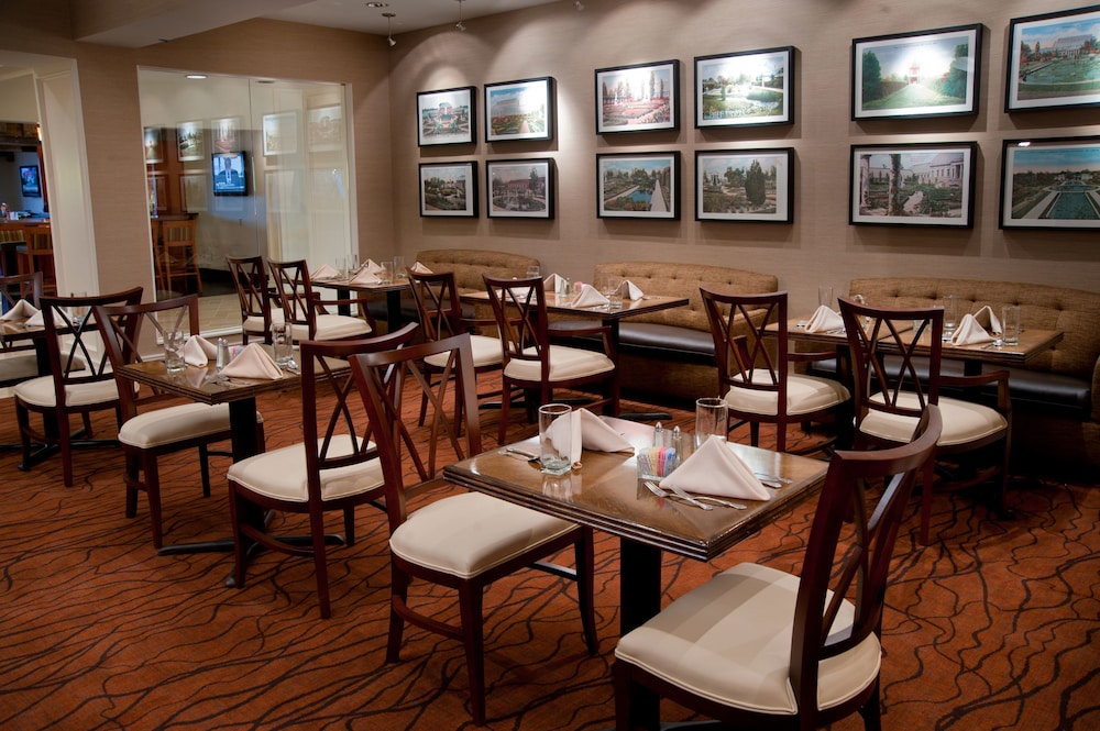 Breakfast area, Sheraton Westport Chalet Hotel St. Louis